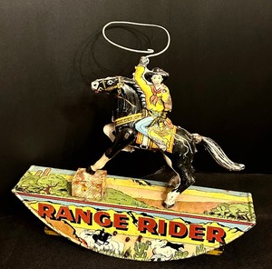 lot 23 image: Vintage Marx Lone Ranger Rider 1930s Wind Up Tin Toy