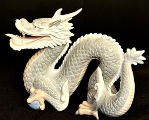 lot 24 image: The Gray Horned Japanese Porcelain Dragon
