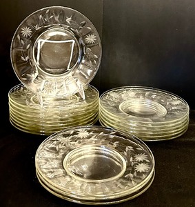 lot 25 image: Eighteen Vintage Elegant Clear Glass Dinner Plates