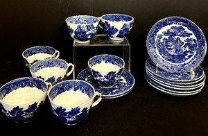 lot 97 image: Vintage Blue and White Wedgewood Teacups and Saucers