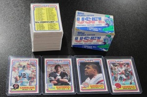 lot 1 image: RARE 1984 USFL Complete Set  Steve Young - Jim Kelly - Reggie White - Herschel Walker Rookie Cards