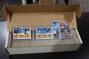 lot 90 image: 1981 Topps Baseball Complete Set  Tim Raines - Fernando Valenzuela Rookie Card