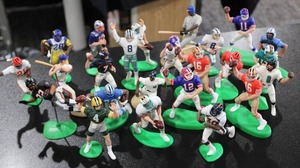 lot 125 image: Baseball & Football Starting Lineup Loose Figure Lot  24 Figures
