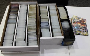 lot 182 image: Pokemon Mixed International & English Trading Card Lot