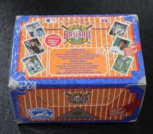 lot 87 image: 1992 Upper Deck Baseball Jumbo Hobby Box