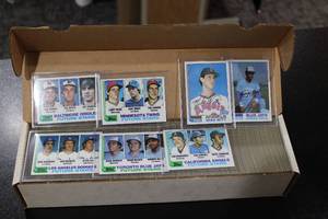 lot 93 image: 1982 Topps Baseball Complete Set  Cal Ripken Jr - Kent Hrbek Rookie Card