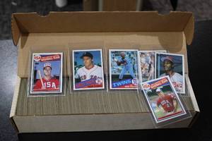 lot 96 image: 1985 Topps Baseball Complete Set  Mark McGwire - Kirby Puckett - Roger Clemens Rookie Card