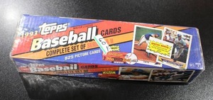 lot 100 image: 1993 Topps Baseball Factory Sealed Complete Set  Derek Jeter Rookie Card