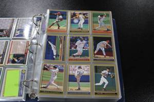 lot 188 image: 1998 Topps Baseball Set w Clemente Set & 1997 Pinnacle Xpress Baseball Set Lot