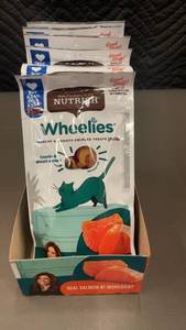 lot 463 image: Trol - Rachael Ray Nutrish Wheelies Cat Treats 6 bags - Salmon Flavor, 2.2 oz