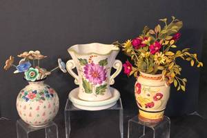 lot 54 image: Pretty Polish Pottery Vase and More
