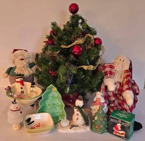 lot 76 image: Festive Christmas Collection