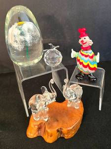 lot 123 image: Eclectic Art Glass Selection