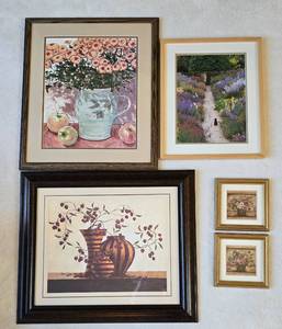 lot 145 image: Wall Decor Collection
