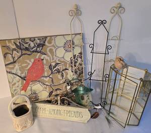 lot 147 image: Fabulous Home Decor Grouping