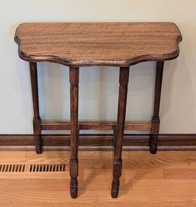 lot 137 image: Petite Wood Accent Table