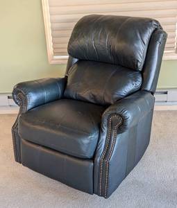 lot 33A image: Lane Green Leather Recliner