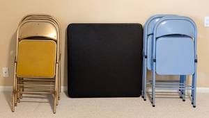 lot 88 image: Folding Chairs and Card Table