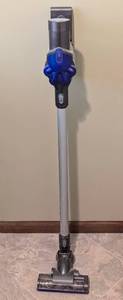 lot 89 image: Dyson Cordless Vacuum