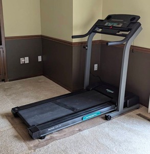 lot 80 image: Image 10.0 Treadmill