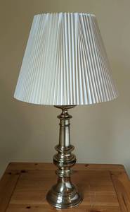 lot 28 image: Vintage Brass Table Lamp