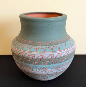 lot 29 image: Navajo Pottery Vase by Inez