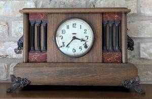lot 23 image: Vintage Ingraham Mantle Clock