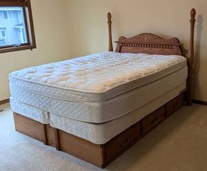 lot 19 image: Queen Size Oak Storage Bed Frame
