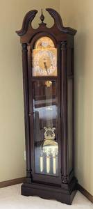 lot 11 image: Mahogany Colonial Molyneux Grandfather Clock