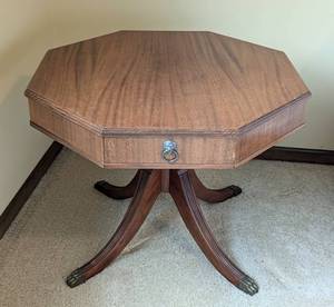 lot 26 image: Vintage Octagonal Drum Table