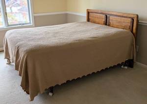 lot 22 image: Vintage Two Tone Oak FullQueen Headboard