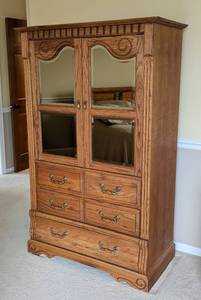 lot 18 image: Mirrored Oak Armoire Entertainment Cabinet