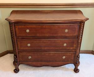 lot 8 image: Beautiful Cherry Wood Bombe Chest