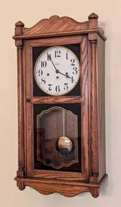 lot 14 image: Oak Howard Miller Wall Clock
