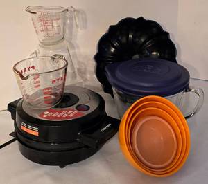 lot 155 image: Great Cookware Grouping