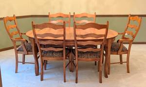 lot 1 image: Nichols and Stone Ladder Back Dining Room Set