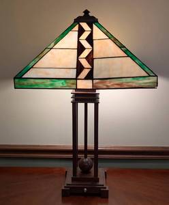 lot 9 image: Mission Style Stained Glass Table Lamp