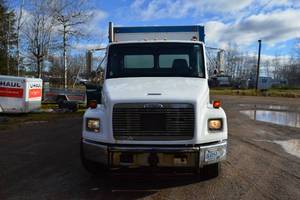 2001 FREIGHTLINER FL70 BEVEAGE STRAIGHT TRUCK