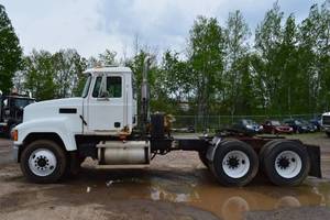 2001 MACK CH613