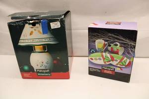 lot 4 image: Pfaltzgraff Winterberry Lamp with Mondrian Christmas Dessert Set