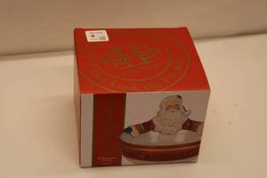 lot 21 image: Fitz and Floyd Santa Nut Bowl - Christmas Decorative Bowl