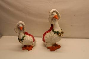 lot 22 image: Set of 2 Vintage Christmas Decor Geese Statues