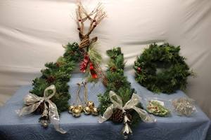 lot 61 image: Christmas Wreaths and Decorative Accessories Collection