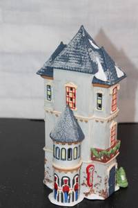 lot B-102 image: Heritage Village Collection North Pole Series Tin Soldier Shop