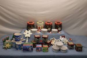lot 116 image: Assorted Holiday Decorations and Tableware Set including Mugs, Ramekins, and Gift Boxes