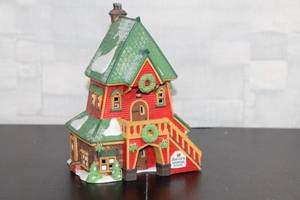lot B-126 image: Heritage Village Collection Santas Rooming House - Handpainted Porcelain