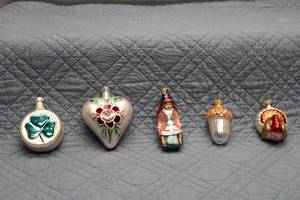 lot C-177 image: Set of 5 Vintage Glass Christmas Ornaments