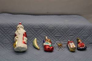 lot C-185 image: Collection of 5 Vintage Christmas Ornaments - Santa, Spider Web, and More