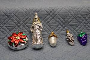 lot C-186 image: Set of 5 Vintage Christmas Tree Ornaments
