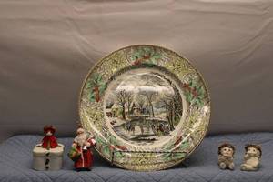 lot 190 image: Collection of 3 Vintage Christmas Decor Items including Plate, Trinket Box, and Santa Ornament
